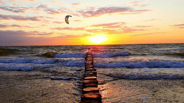 kitesurfer_sonnenuntergang